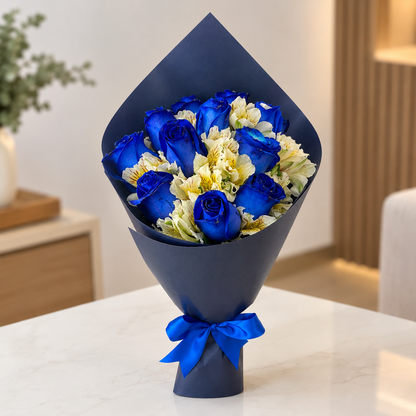 Ramo de 12 Rosas Azules y Astromelias